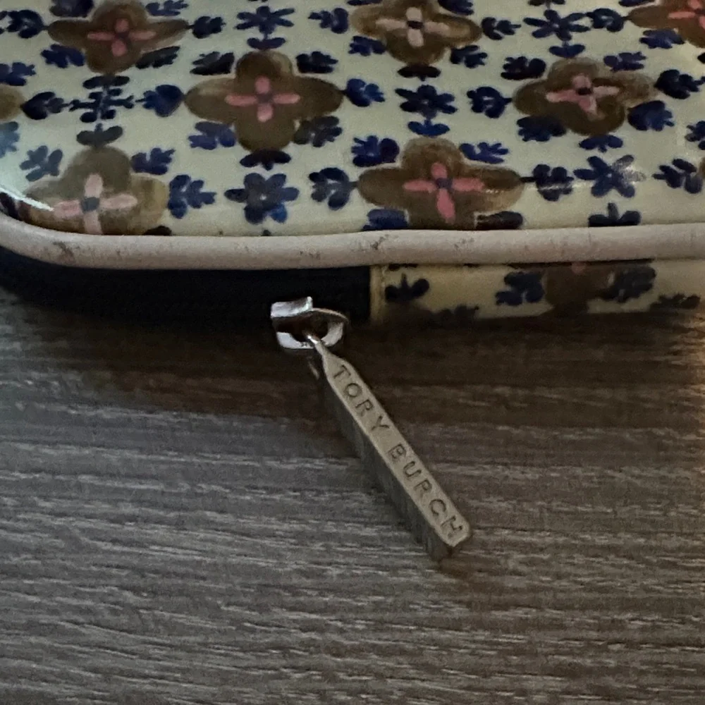 Tory Burch Multicolor case 10''